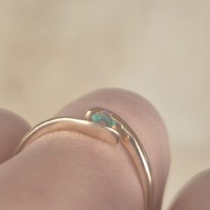 Alternative view of 14k 1.6g tension set emerald ring- sz6