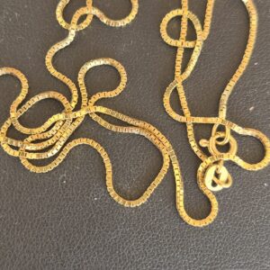 Alternative view of 18k 4.5g box chain- 20"