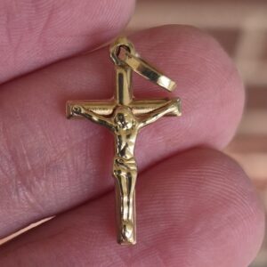 14k 0.8g crucifix charm