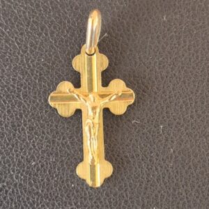 Alternative view of 10k 0.9g rounded crucifix charm