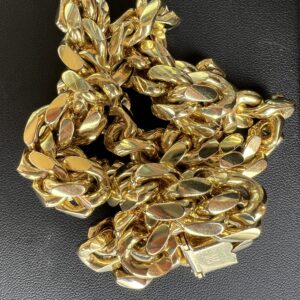 Alternative view of 10k 215.5g Cuban Chain 22”