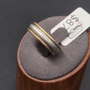 Alternative view of 18k With Plat Center Band 10.7g sz8.5