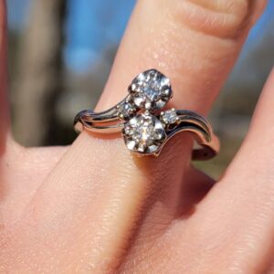 Alternative view of 18k 4.1g white gold ring with diamonds- sz7.75