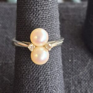 Alternative view of 14k 3.3g white gold pearl and diamond ring- sz5