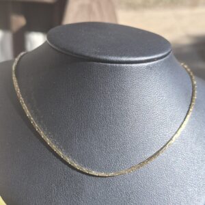 Alternative view of 18k 6.6g triangle link chain- 16"