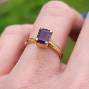 Alternative view of 18k 3.1g amethyst ring-sz5.5