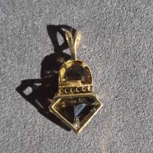 Alternative view of 10k 2.6g diamond and topaz charm