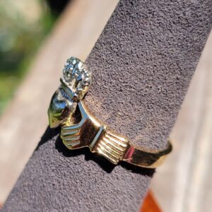 Alternative view of 14k 3.4g two-tone claddagh ring- sz6