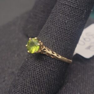 Alternative view of 10k 1.5g Round Cut Lime Green Stone Ring   sz6.25