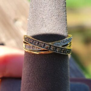 Alternative view of 18k 2.6g white/chocolate diamonds ring- sz5