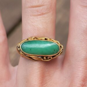 Alternative view of 10k 4.0g green stone ring- sz6.5