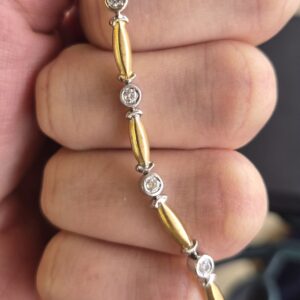 18k 9.8g two-tone diamond bracelet- 7.5"