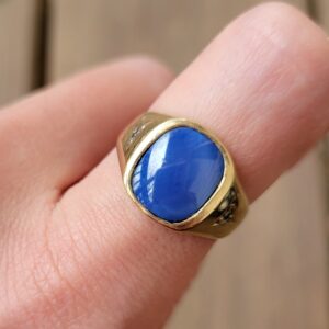 Alternative view of 10k 5.2g blue stone ring- sz8