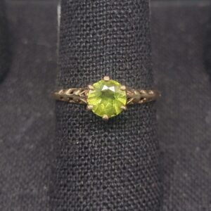 10k 1.5g Round Cut Lime Green Stone Ring   sz6.25