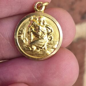 Alternative view of 18k 3.2g St. Christopher medal