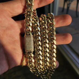10k 251.6g Massive 3tcw Diamond Lock Cuban 28" chain