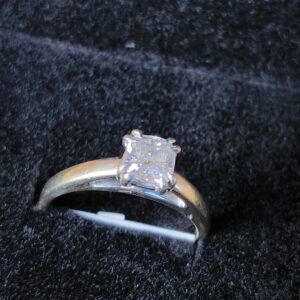 14k 3.9g White Gold Cushion Cut 0.62ct Solitare Sz6.25