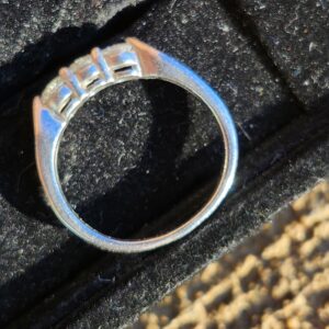 Alternative view of Platinum 4.6g 3-Stone 0.6tcw VS2 Sz6.25