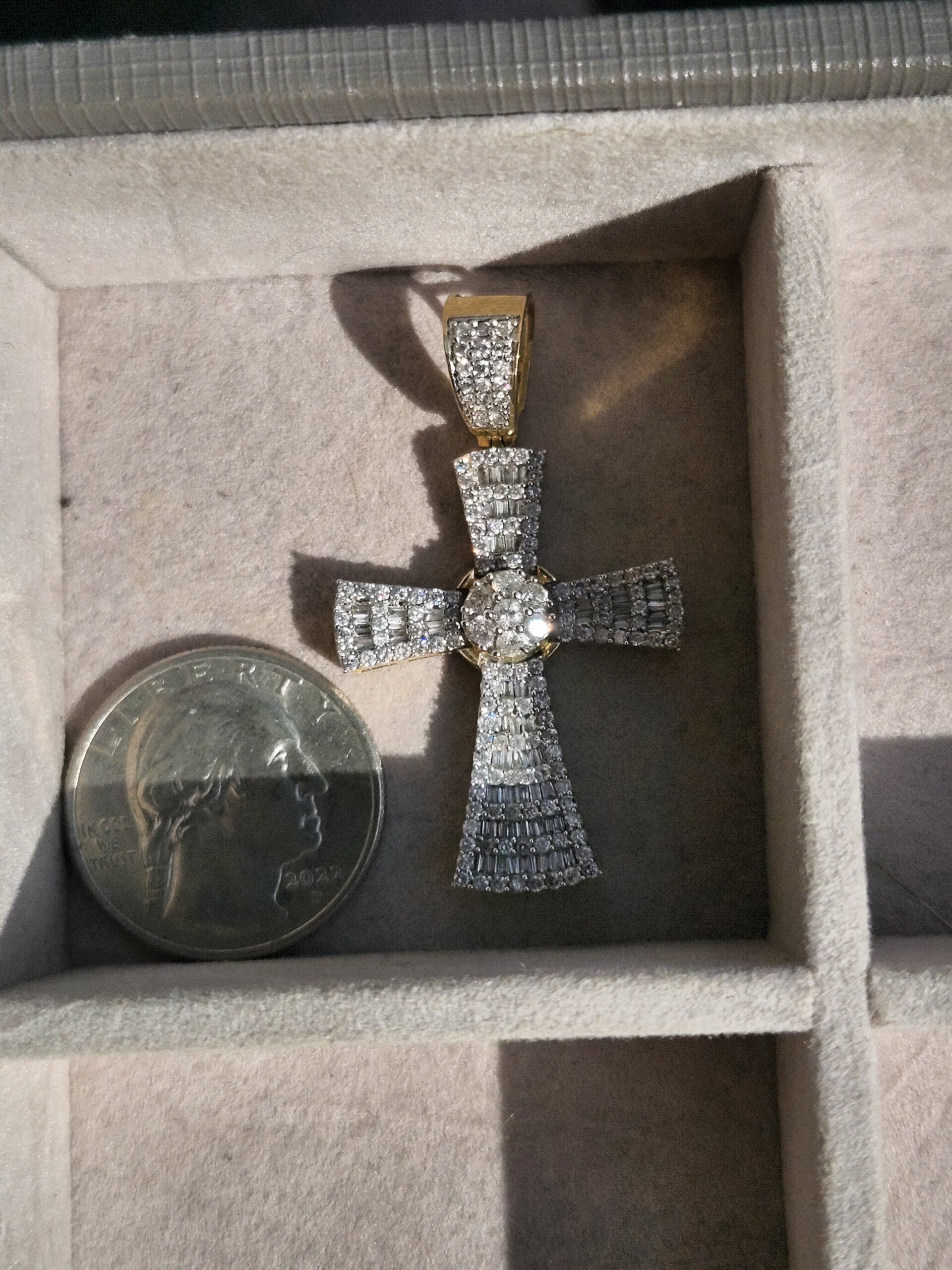 10k 5.9g Diamond Cross 1.8" - Image 3