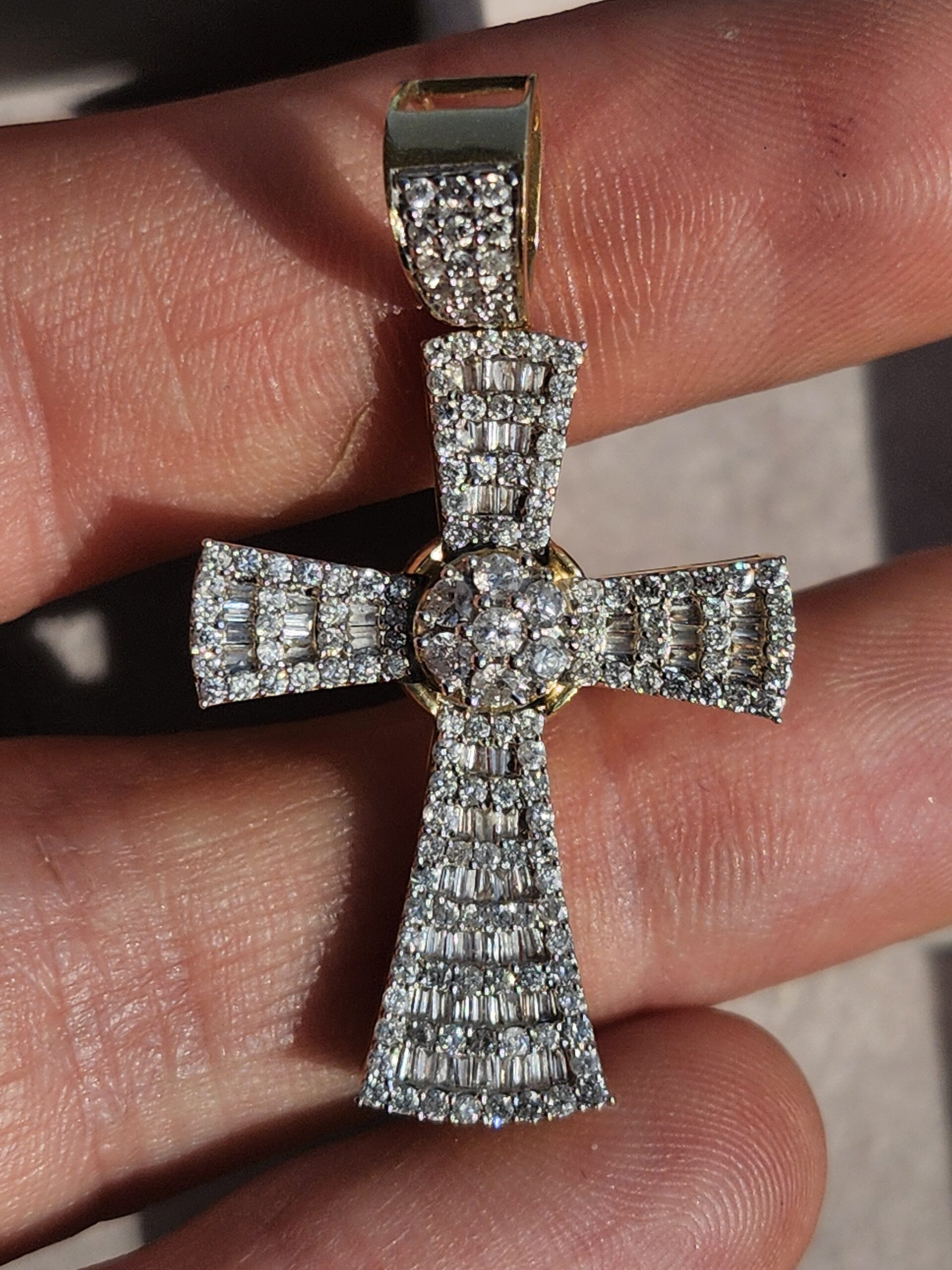 10k 5.9g Diamond Cross 1.8"