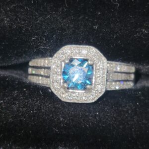 14k 7.1g White Ring with Blue Diamond Sz 10.25