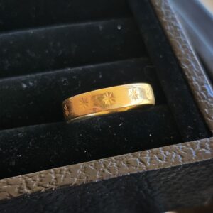 22k 8.6g Solid Gold Band Sz 10.75