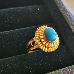 18k 2.4g Ring with Blue Stone Sz 6