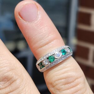 Alternative view of 18k 5.5g Diamond and Emerald Small White Ring Sz 4.75