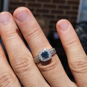 Alternative view of 14k 7.1g White Ring with Blue Diamond Sz 10.25