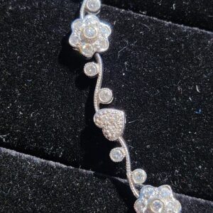 13.3g 18k White Gold and Diamond 7"