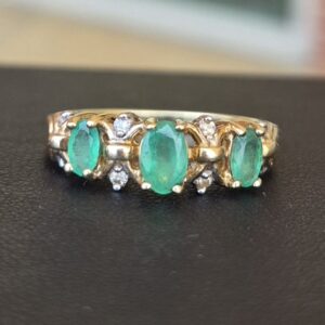 10k 3.4g emerald and diamond ring- sz7
