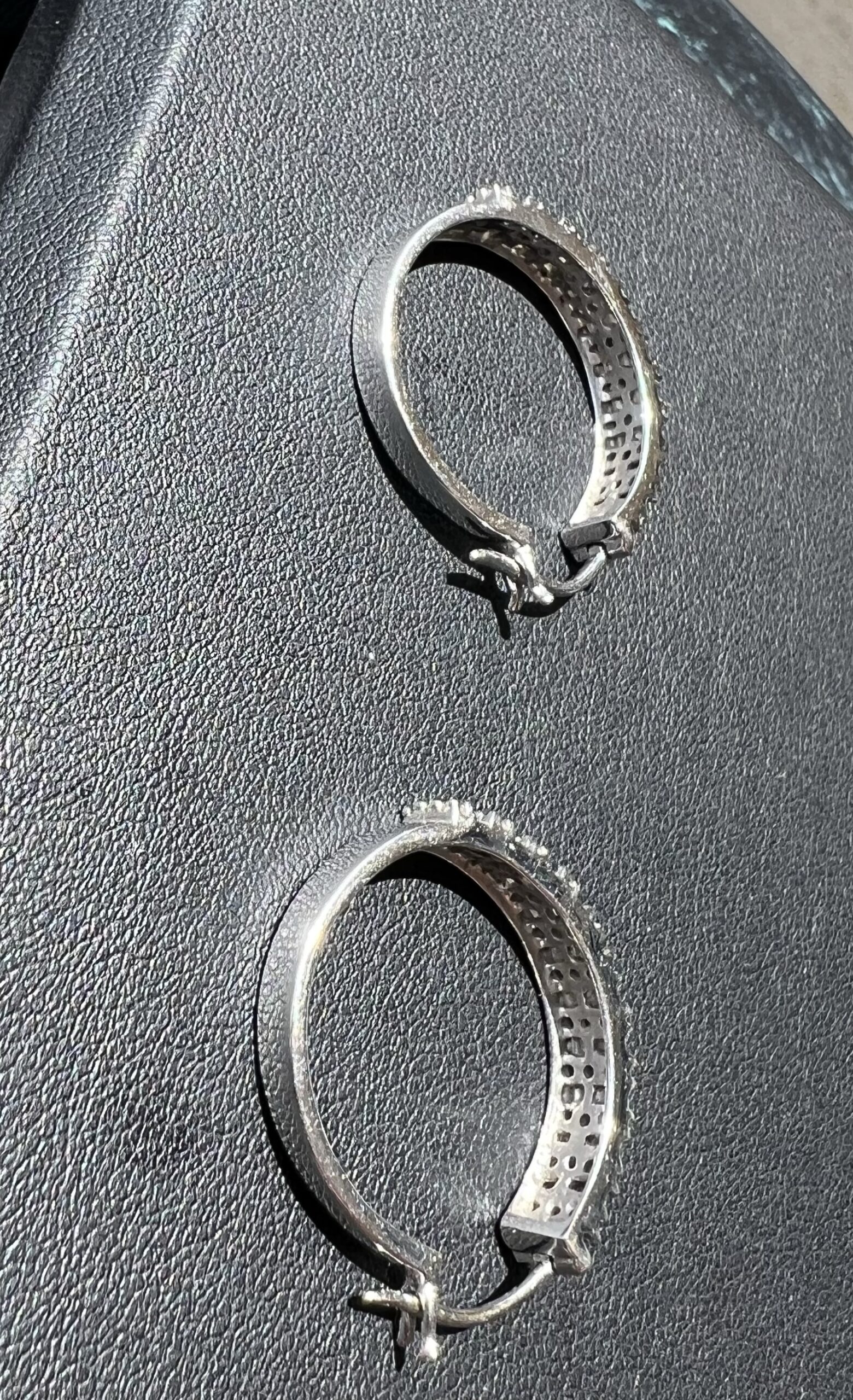14k 6.2g White Gold Hoops w/Diamonds - Image 4