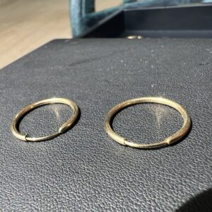 Alternative view of 14k 1.1g Gold Hoop Earrings Thin