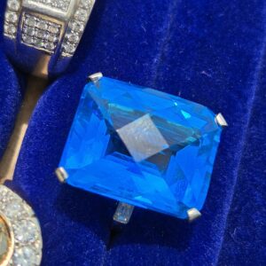 Alternative view of PLAT 10.9g with Large Blue Sone Sz 5