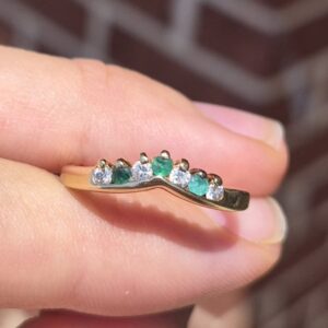 14k 2.5g diamond/emerald chevron ring- sz7