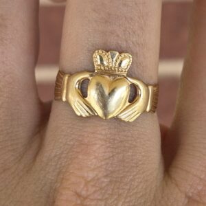 Alternative view of 14k 2.5g claddagh ring- sz8