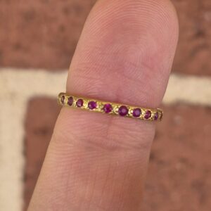 Alternative view of 18k 1.7g ruby ring- sz4