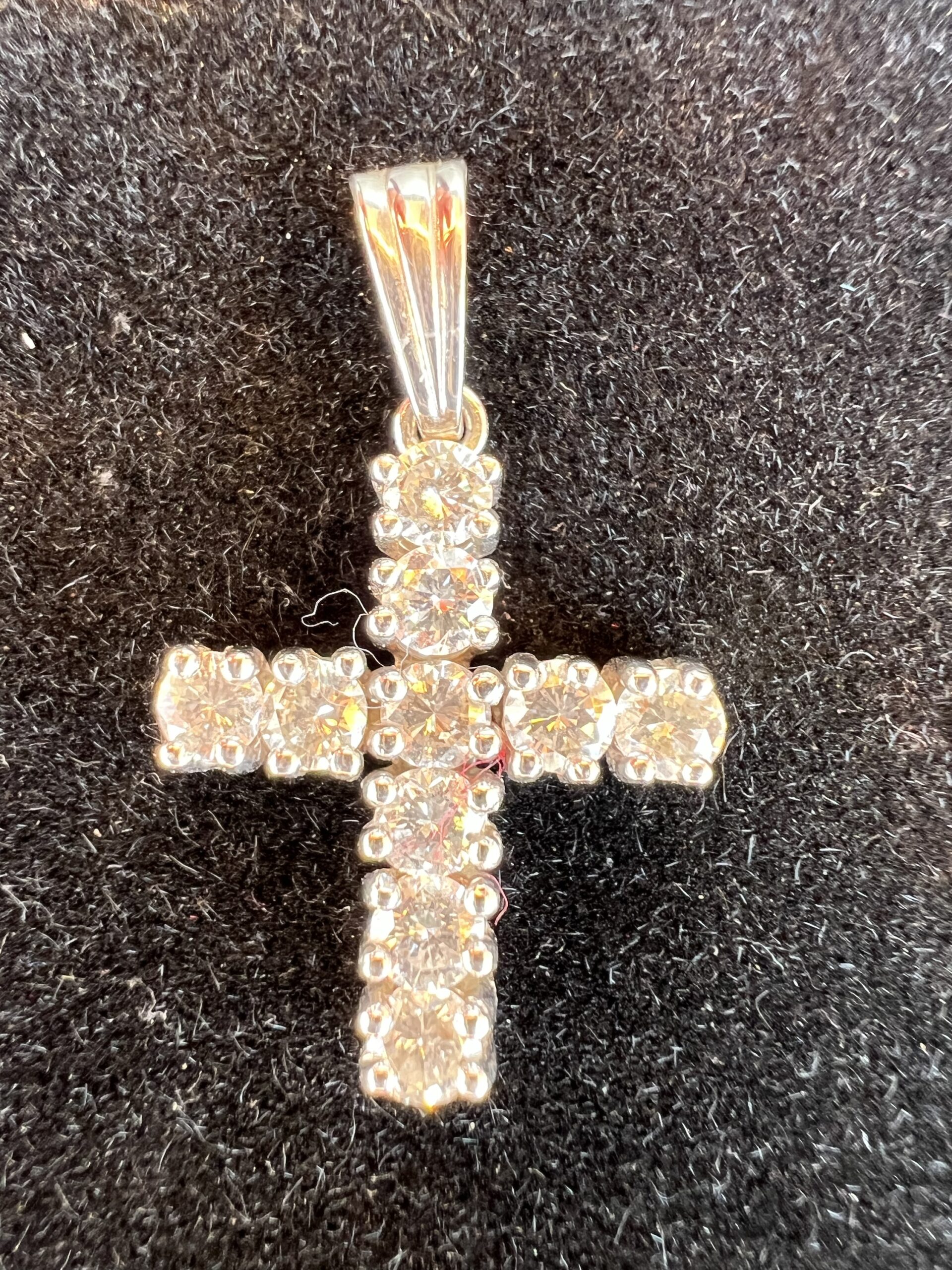 14k 3.9g Gold & Diamond Cross Pendant - Image 6