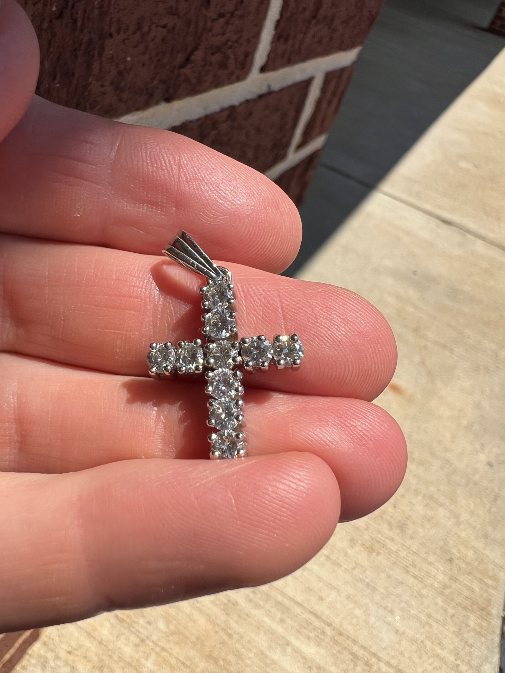 14k 3.9g Gold & Diamond Cross Pendant