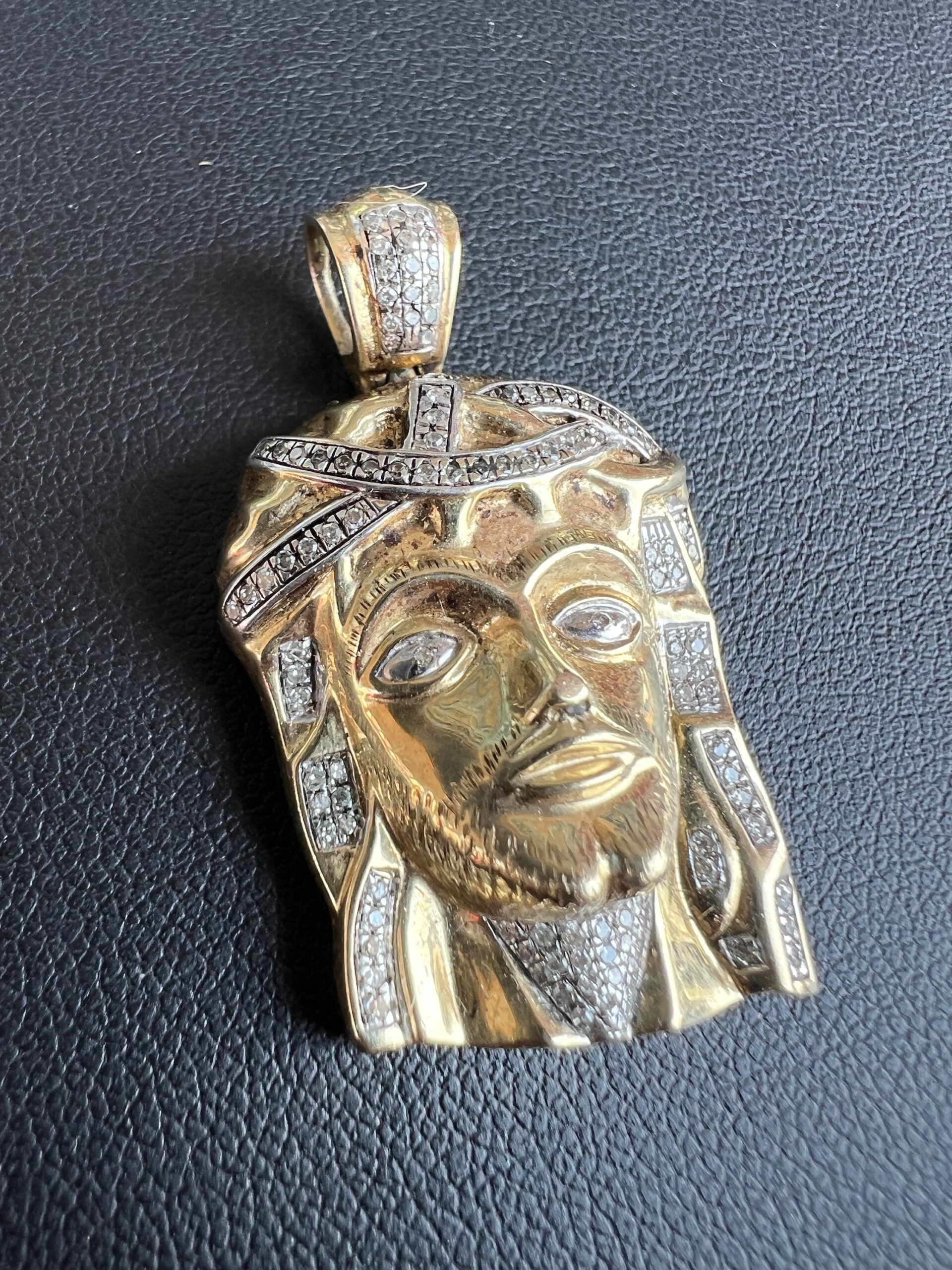 10k 10.4g Gold & Diamond Jesus Pendant - Image 2