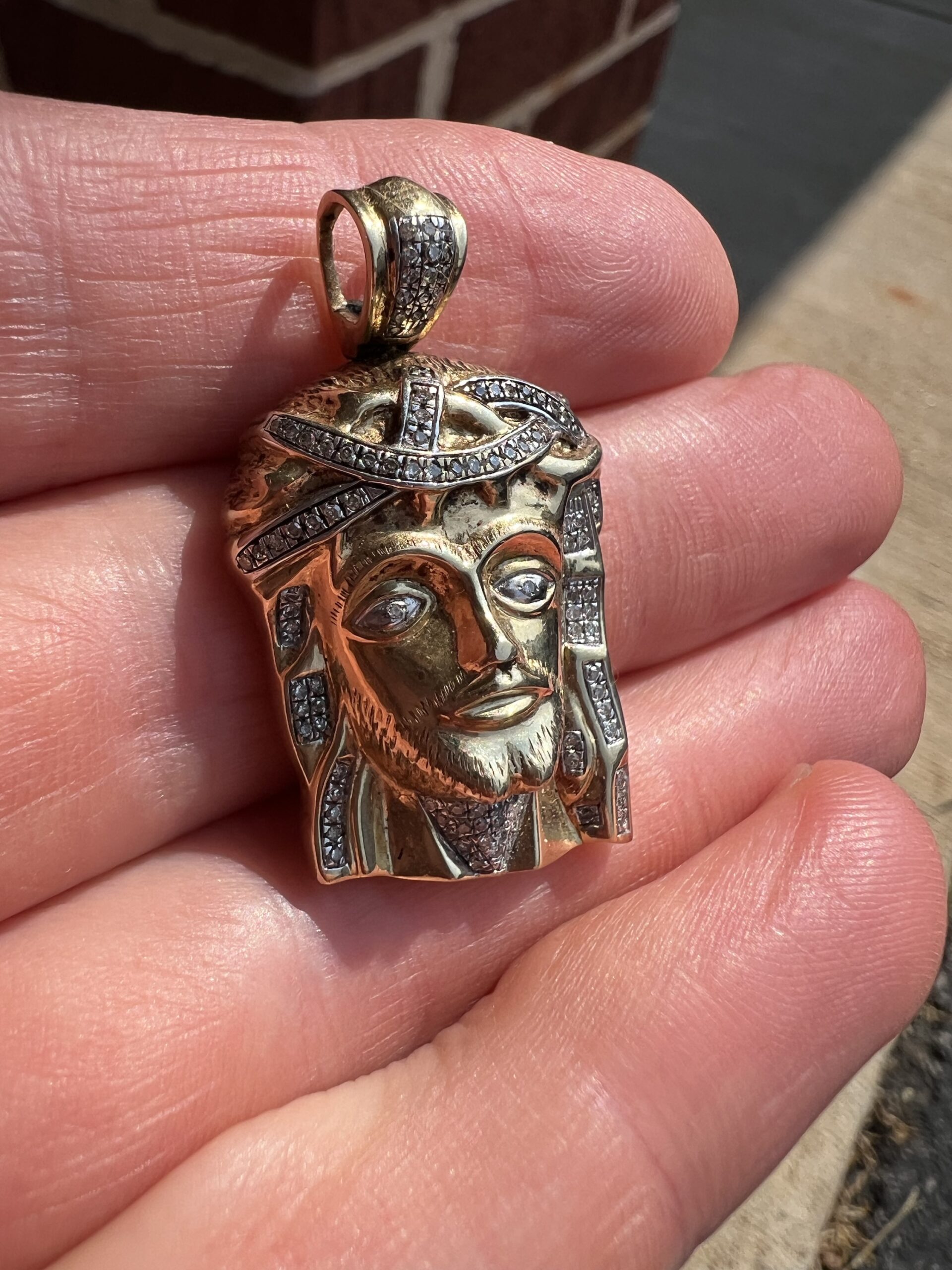10k 10.4g Gold & Diamond Jesus Pendant