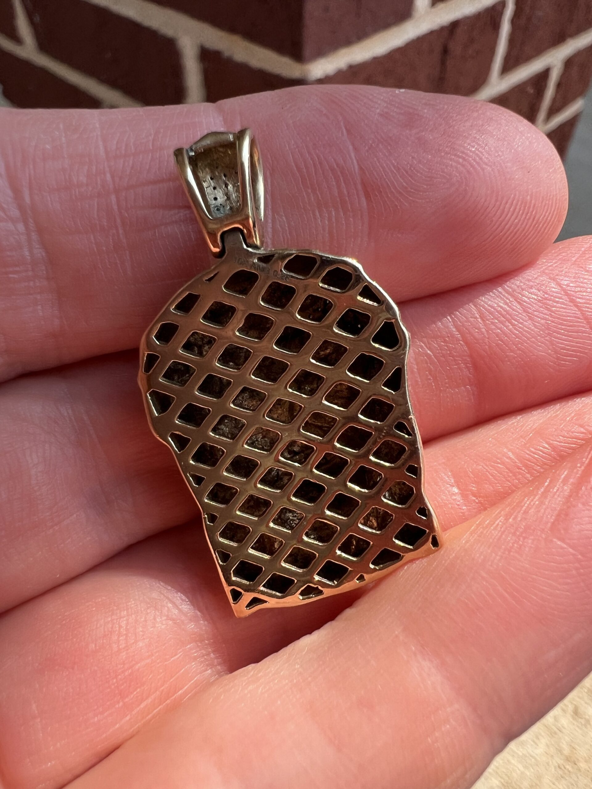 10k 10.4g Gold & Diamond Jesus Pendant - Image 4