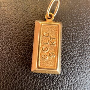 9k 0.6g Gold Brick Charm