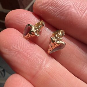 14k 2.1g Gold Seashell Earrings