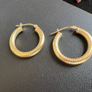 Alternative view of 14k 1.1g Gold Round Hoop Earrings