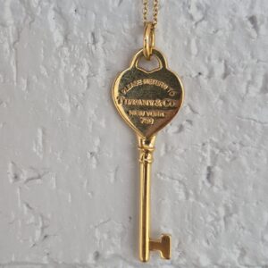 18k 6.7g yellow gold Tiffany & Co key necklace- 19"