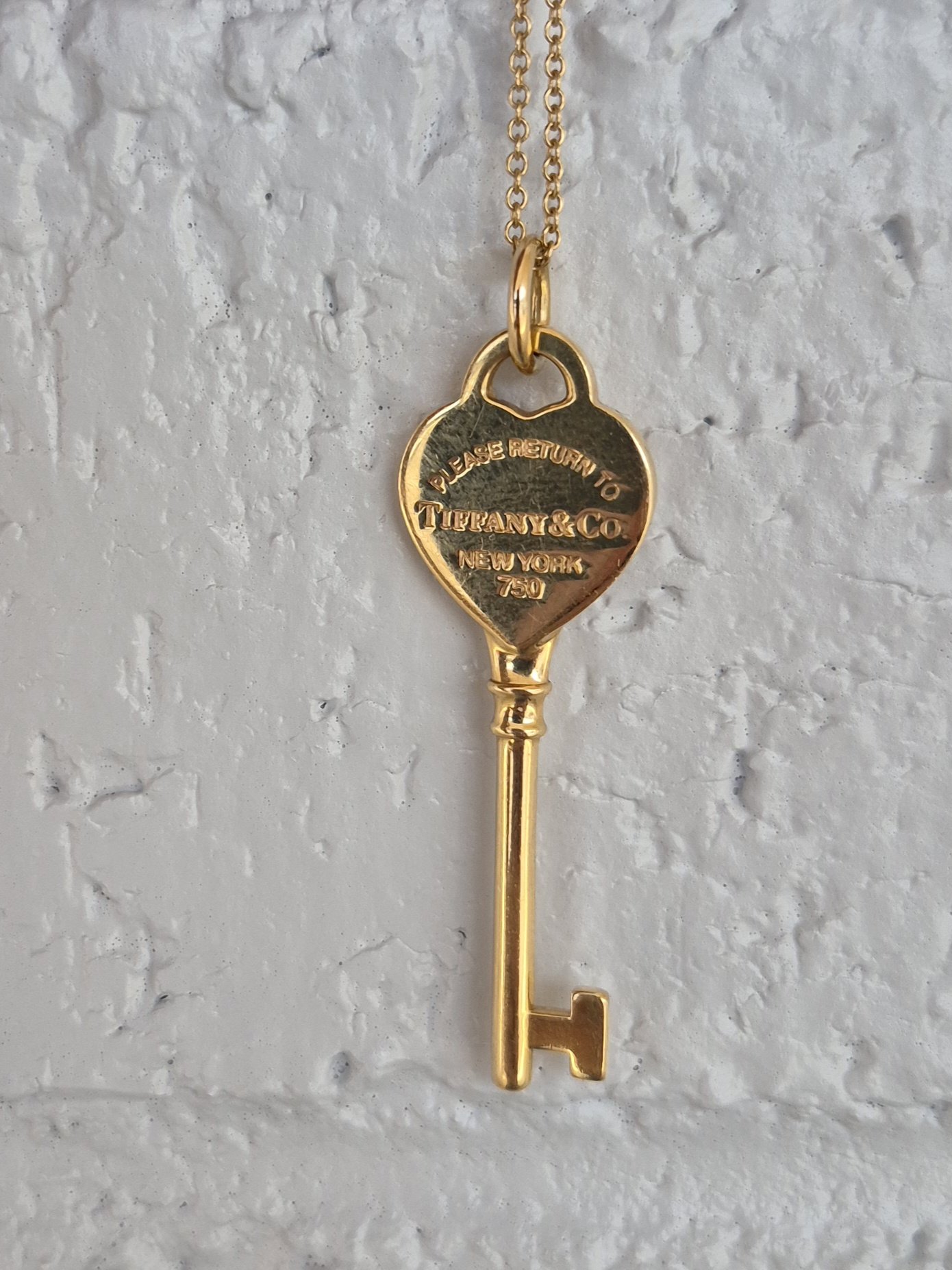 18k 6.7g yellow gold Tiffany & Co key necklace- 19"