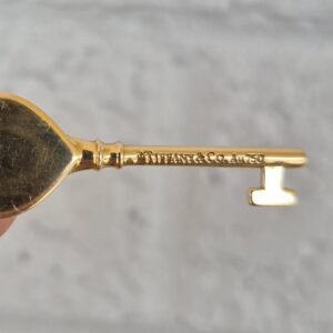18k 6.7g yellow gold Tiffany & Co key necklace- 19" - Image 5