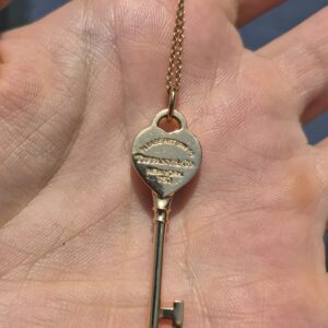 18k 6.7g yellow gold Tiffany & Co key necklace- 19" - Image 4