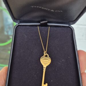 18k 6.7g yellow gold Tiffany & Co key necklace- 19" - Image 7